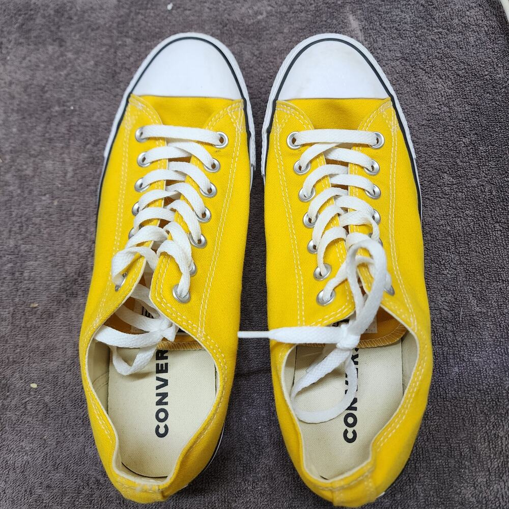Yellow low top converse shoes sneakers Size Men 9 or Women 11 b513